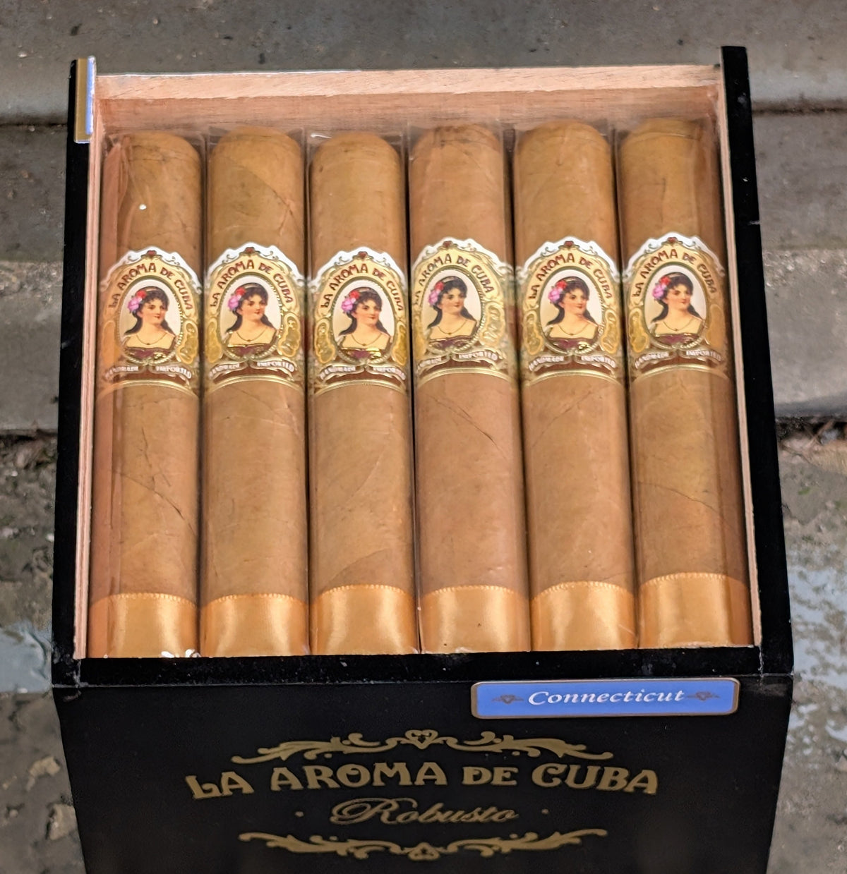 La Aroma de Cuba Connecticut Robusto Bx